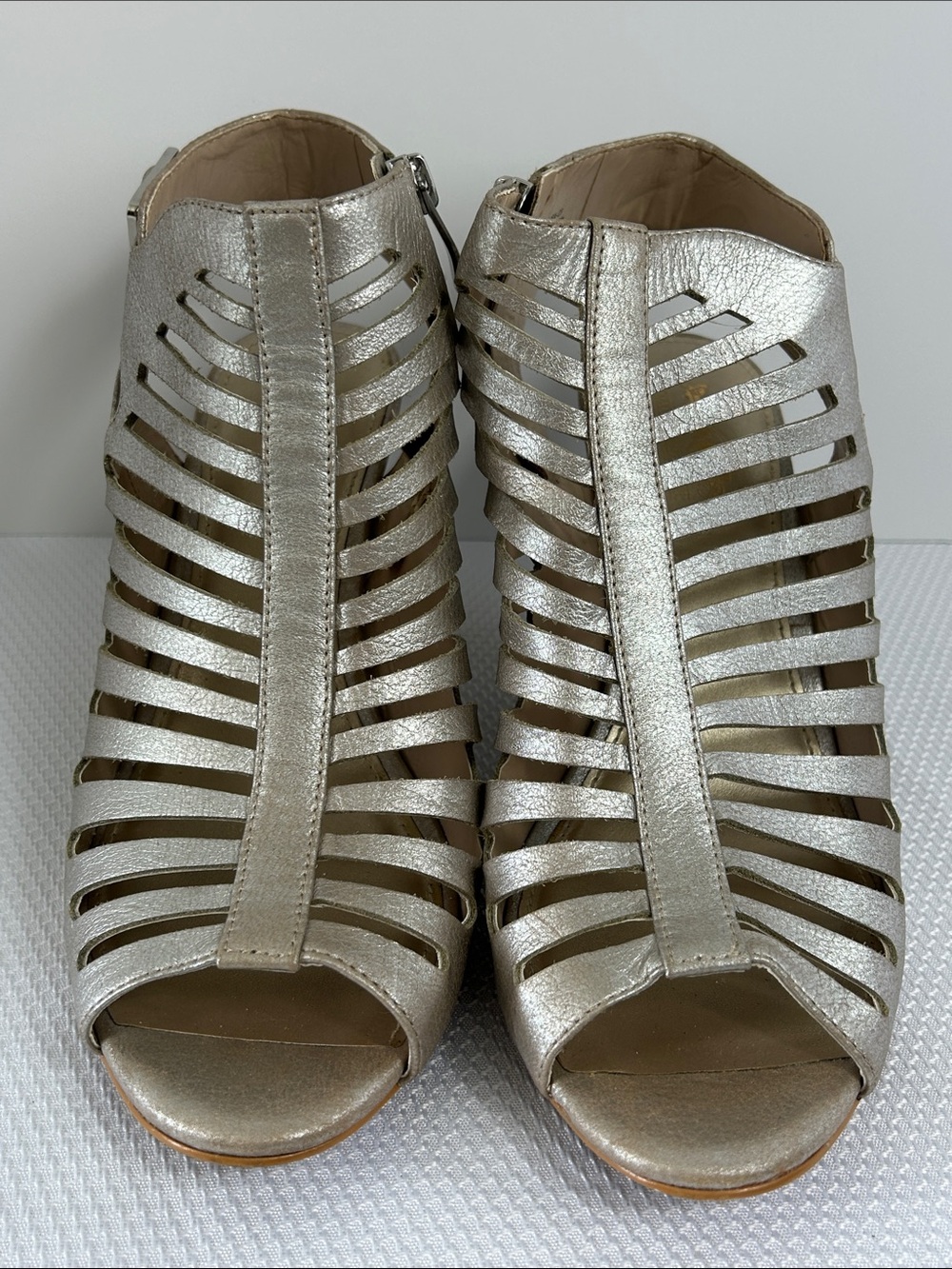 Coach and Four Size Women’s 8.5 Silver Open Toe Gladiator Heels Zip Buckle Close